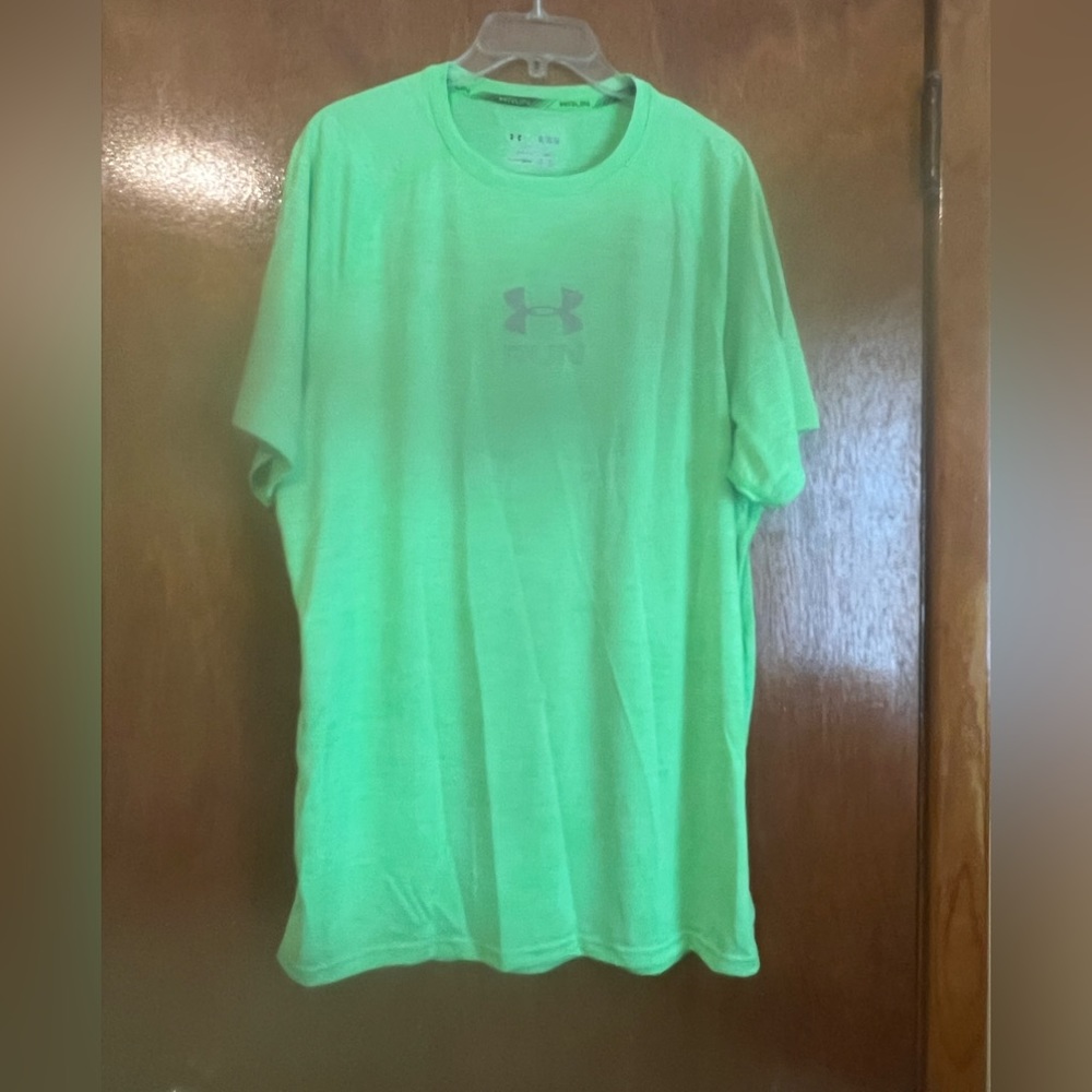Under Armour Men’s Running Heat Gear Fitted Bright Green Short Sleeve Shirt